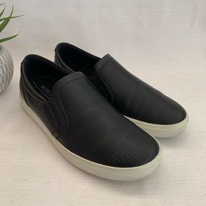 ECCO Soft 7 Classic Black Perforated Leather Sneakers Woman’s EU40 US9-9.5